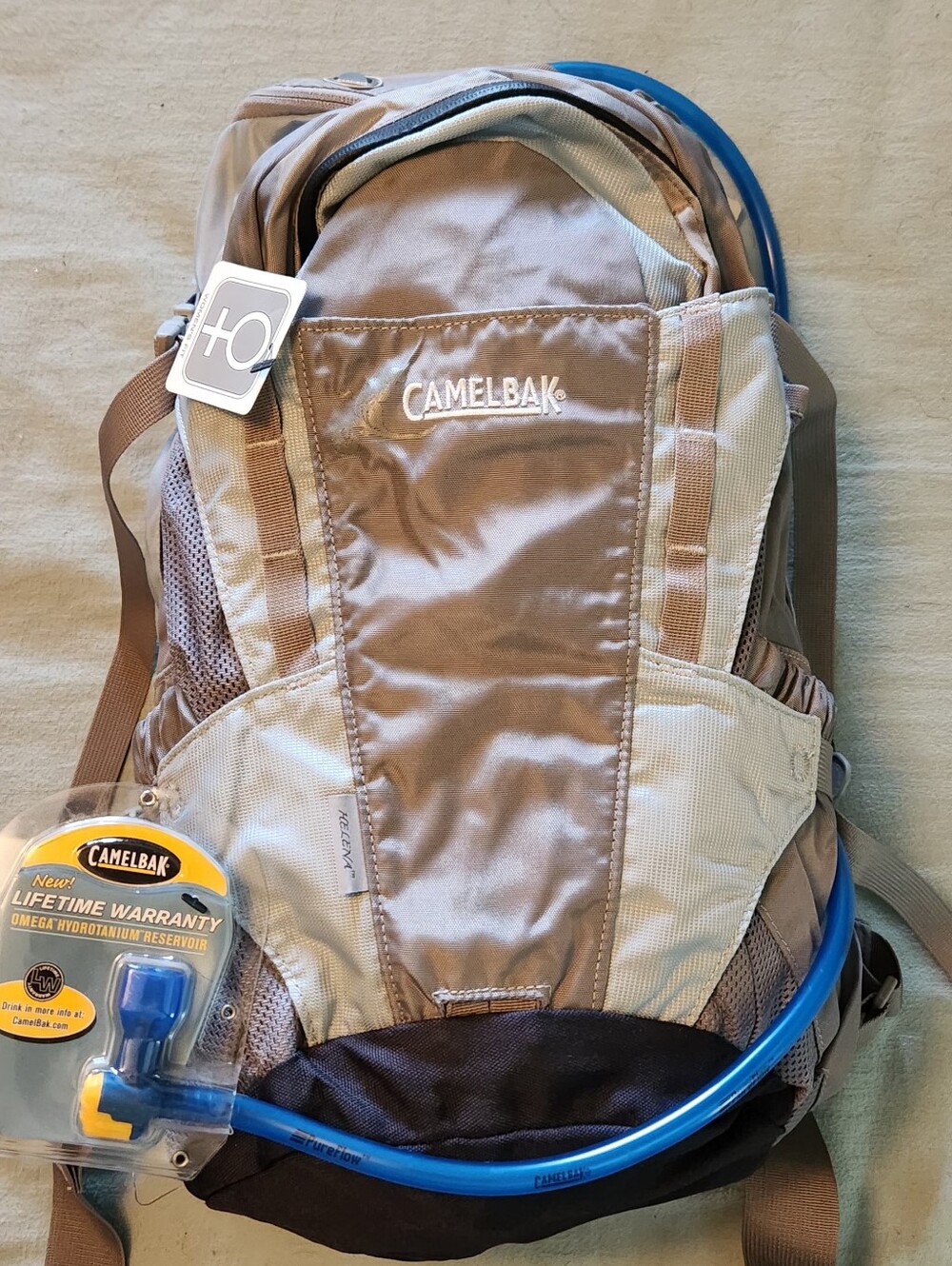 NWT Women's Fit CamelBak Vintage Hydration Backpack w/ NWT Brand New Omega Hydro
